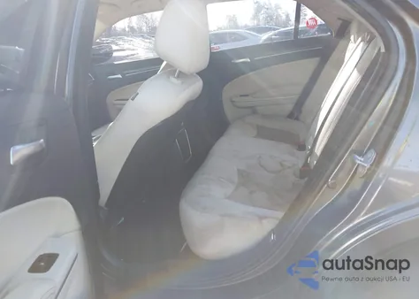 2019 Chrysler 300 Touring Awd z USA, uszkodzony, nr VIN 2C3CCARG6KH538375